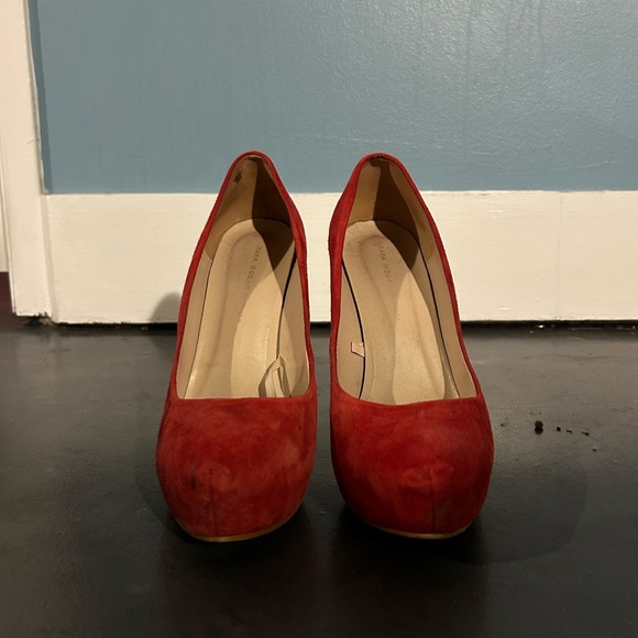 Red platform heels - Picture 2 of 3